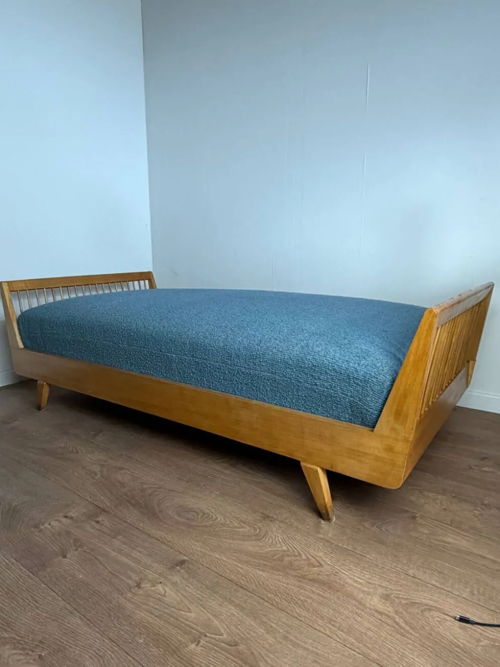 Banquette / lit de repos vintage en bois