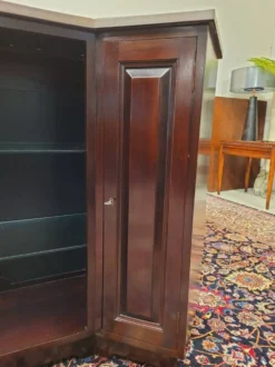Bar anglais Chesterfield en acajou entièrement recouvert de cuir