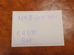 Bar anglais Chesterfield en acajou entièrement recouvert de cuir