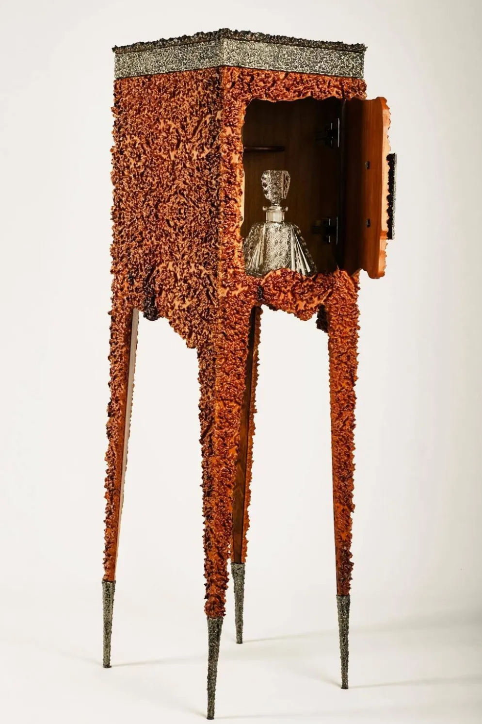 Bar cabinet Palisé par Kreatippci Studio
