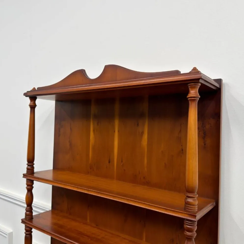 Bar Chesterfield anglais classique avec tabourets de bar