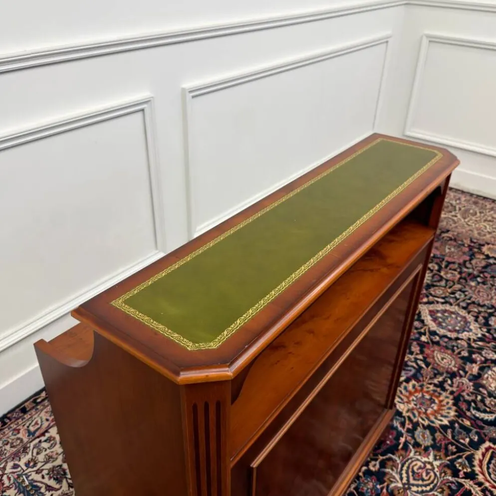 Bar Chesterfield anglais classique avec tabourets de bar
