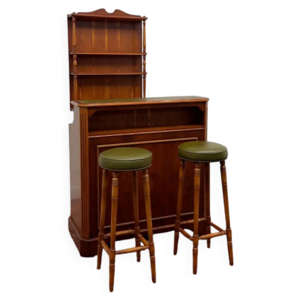 Bar Chesterfield anglais classique avec tabourets de bar