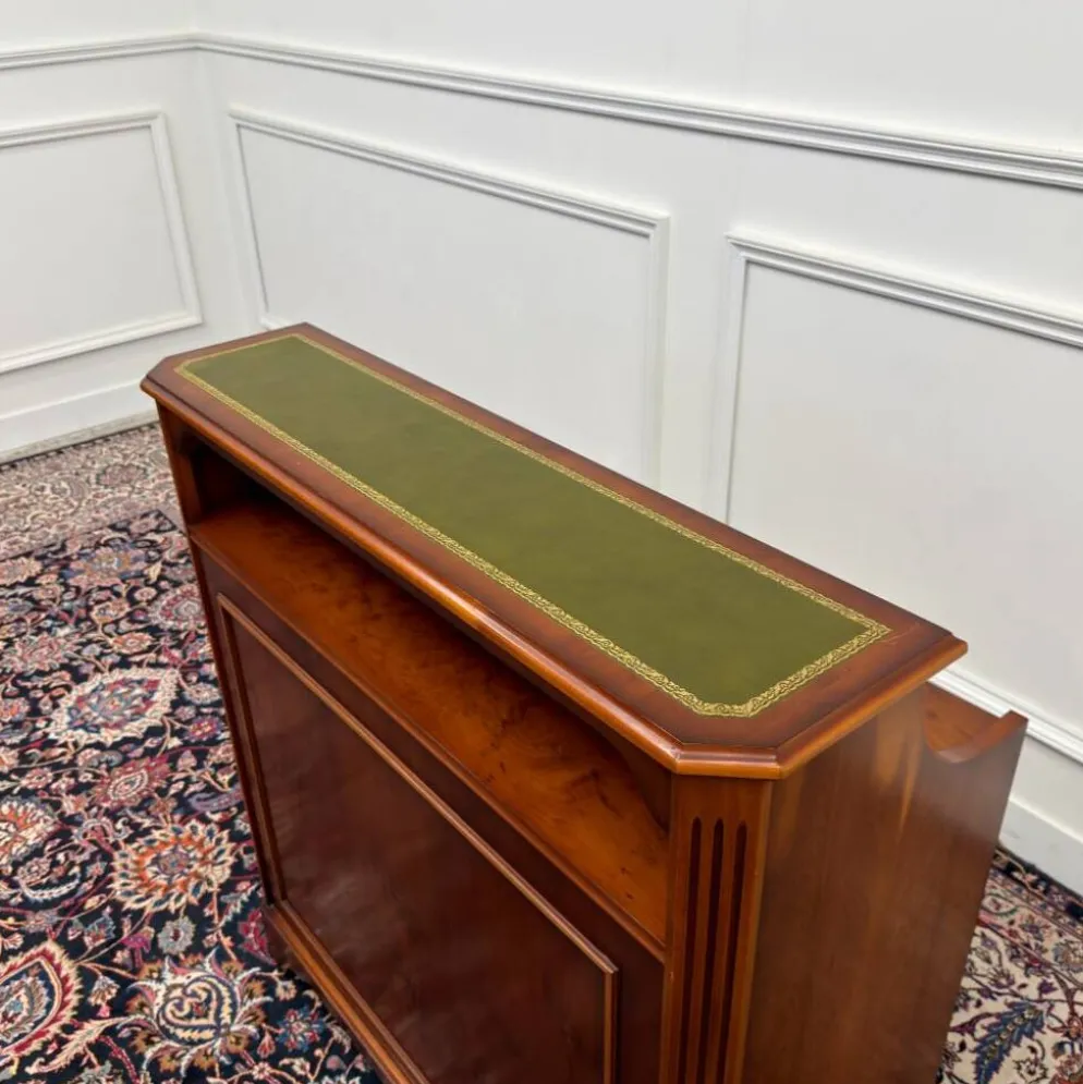 Bar Chesterfield anglais classique avec tabourets de bar