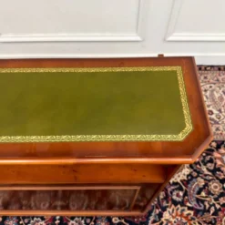 Bar Chesterfield anglais classique avec tabourets de bar