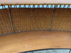 Bar comptoir avec ses 2 tabourets en rotin et métal des années 50 Vintage