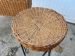 Bar comptoir avec ses 2 tabourets en rotin et métal des années 50 Vintage