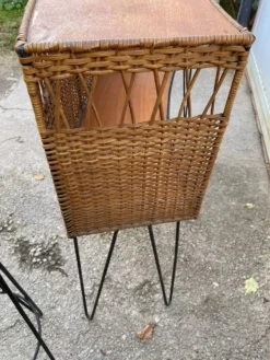 Bar comptoir avec ses 2 tabourets en rotin et métal des années 50 Vintage