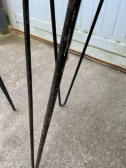 Bar comptoir avec ses 2 tabourets en rotin et métal des années 50 Vintage