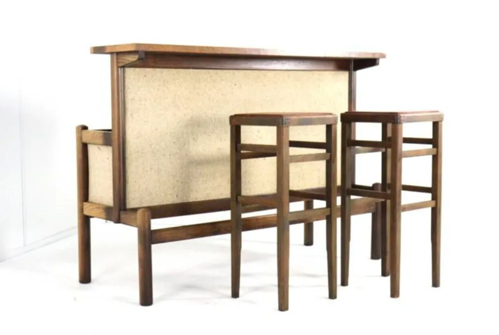 Bar d'intérieur des années 1970 avec 2 tabourets - design danois vintage moderne du milieu du siècle