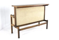 Bar d'intérieur des années 1970 avec 2 tabourets - design danois vintage moderne du milieu du siècle
