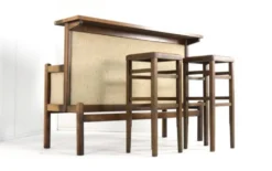 Bar d'intérieur des années 1970 avec 2 tabourets - design danois vintage moderne du milieu du siècle