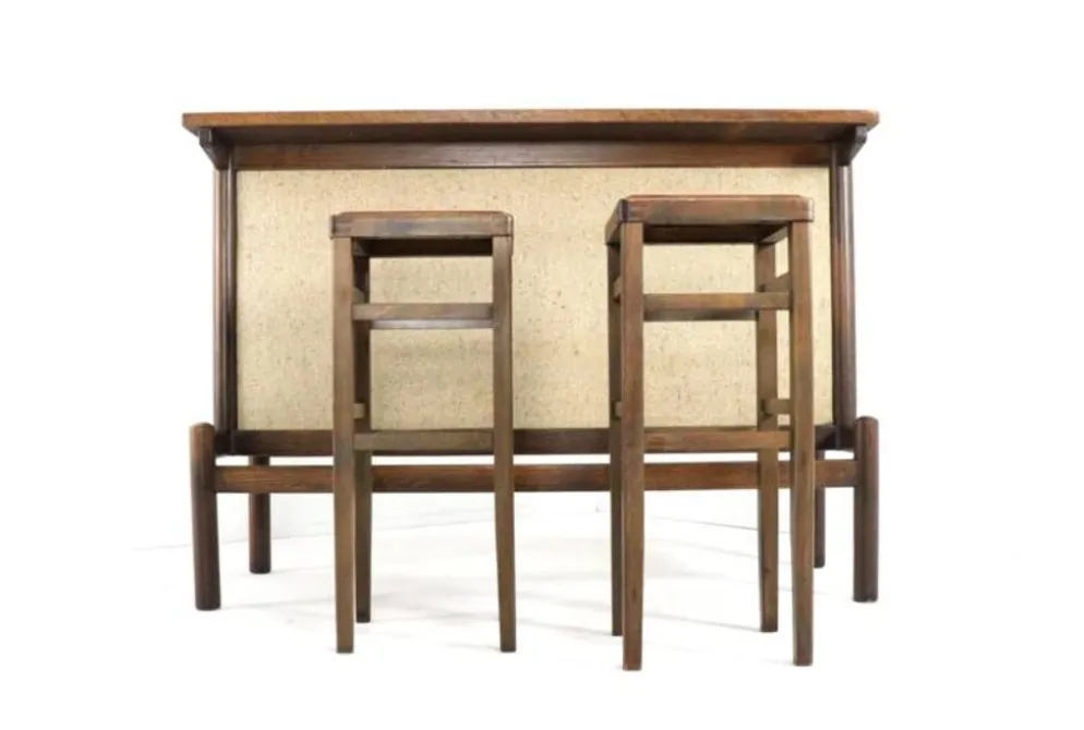Bar d'intérieur des années 1970 avec 2 tabourets - design danois vintage moderne du milieu du siècle