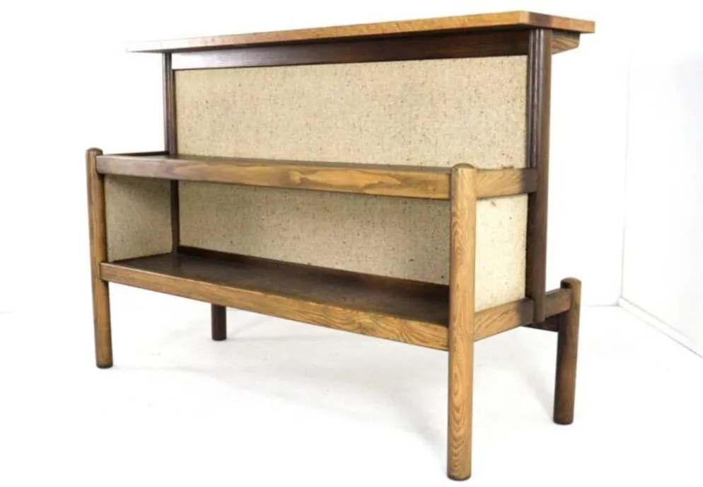 Bar d'intérieur des années 1970 avec 2 tabourets - design danois vintage moderne du milieu du siècle