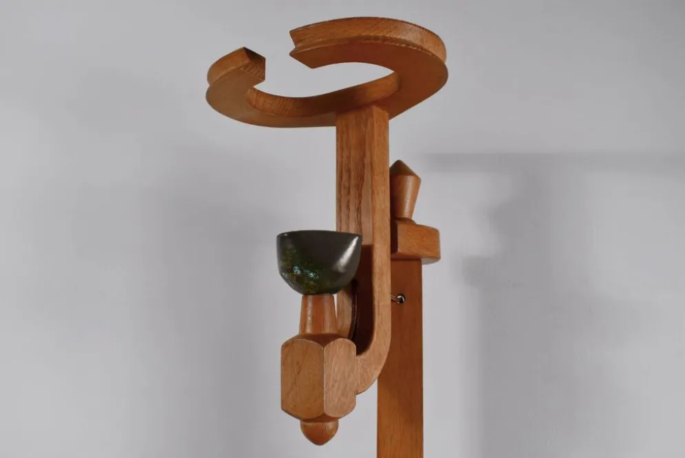 Bar Guillerme et Chambron avec lampe sur pied par Votre Maison.