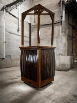 Bar haute vintage en bois / comptoir / meuble bar avec cloche