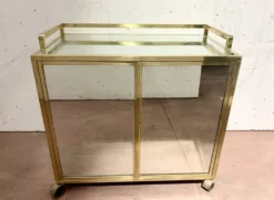 Bar roulant des années 70 en laiton et et face miroir XX siècle
