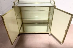 Bar roulant des années 70 en laiton et et face miroir XX siècle