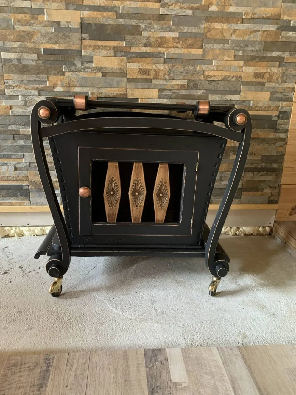 Bar roulant vintage rénové noir & cuivre avec plateau de service amov