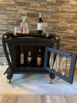 Bar roulant vintage rénové noir & cuivre avec plateau de service amov