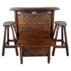 Bar Rustique En Bois Sculpté Avec Tabourets Et Coffre à Vin, XXe Siècle
