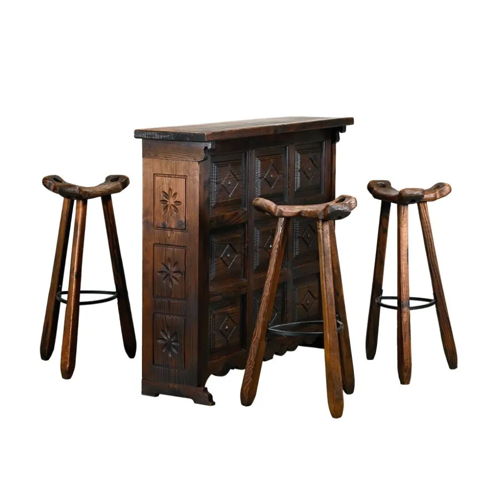 Bar à sec rustique espagnol en brutalisme avec tabourets assortis.