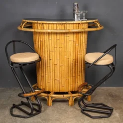 Bar tiki en bambou debout italien des années 1960.