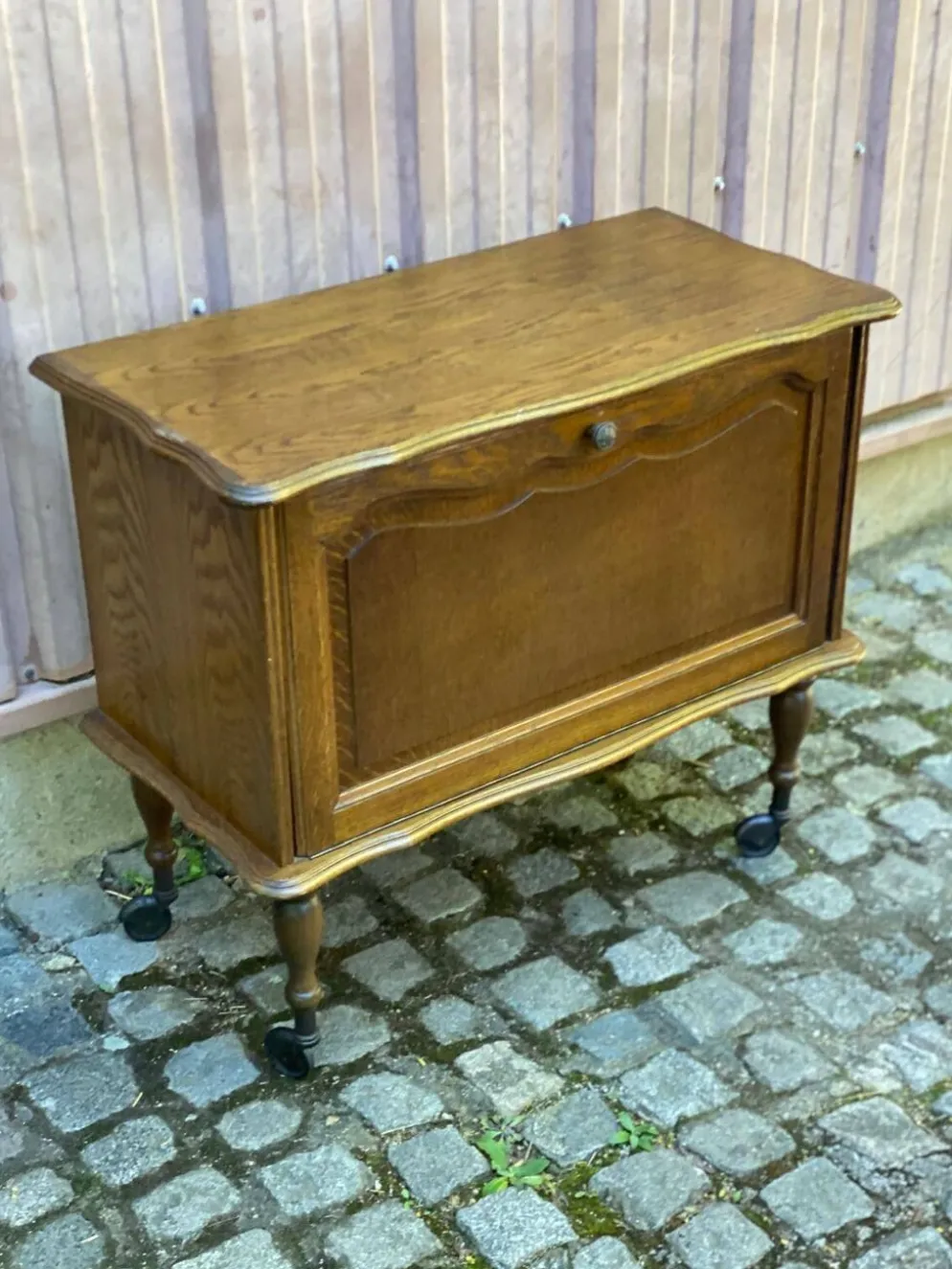 Bar vintage Louis XV sur roulettes en bois des années 60