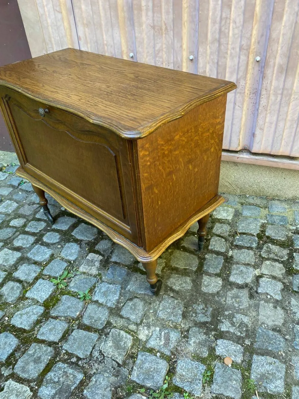 Bar vintage Louis XV sur roulettes en bois des années 60