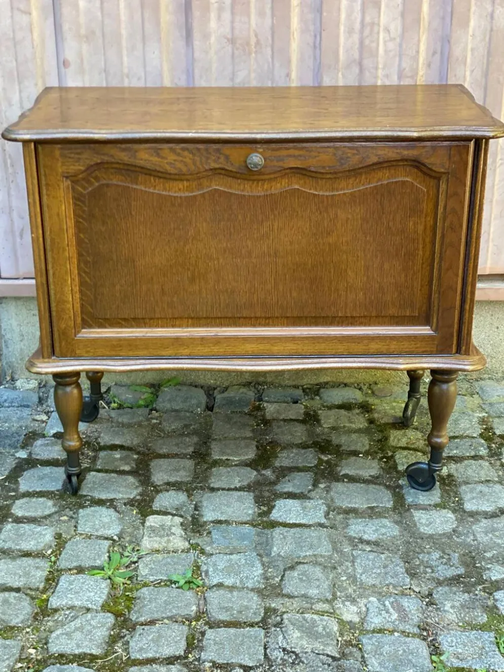 Bar vintage Louis XV sur roulettes en bois des années 60