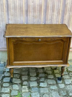 Bar vintage Louis XV sur roulettes en bois des années 60
