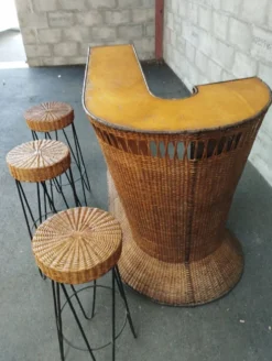 Bar vintage rotin et métal et ses tabourets