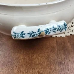 Bas de soupière ancien Lutèce Longchamp, Terre de fer crème décor vert