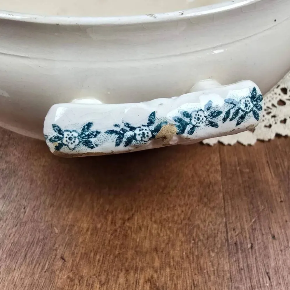 Bas de soupière ancien Lutèce Longchamp, Terre de fer crème décor vert