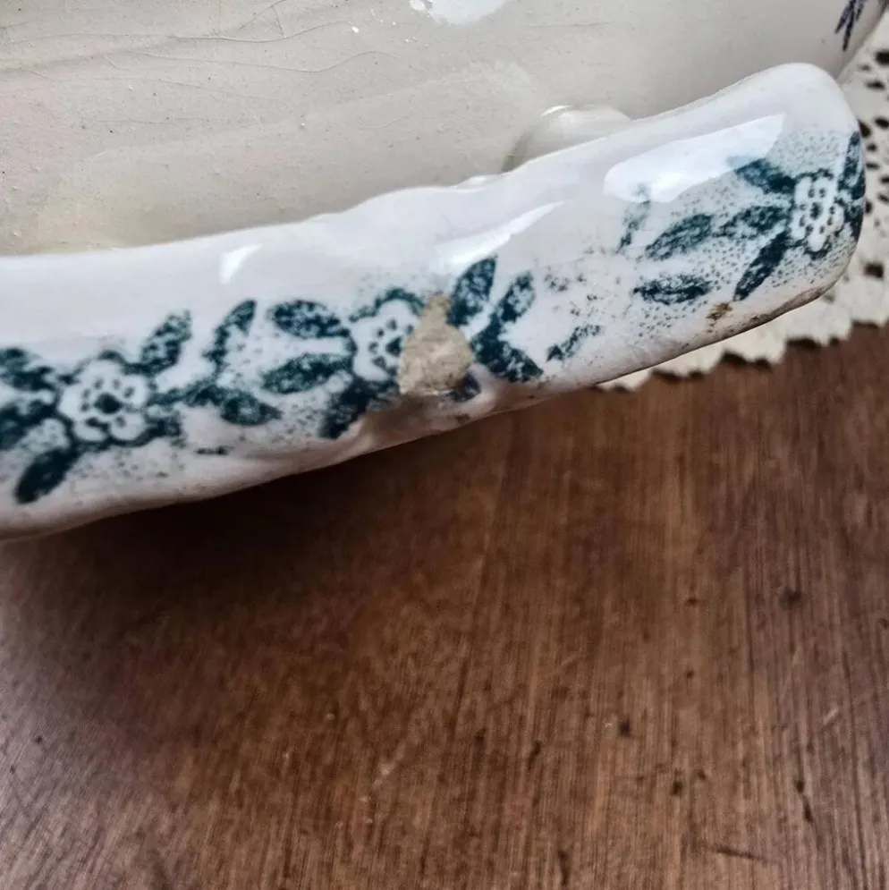 Bas de soupière ancien Lutèce Longchamp, Terre de fer crème décor vert