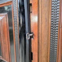Belle armoire hollandaise du 17ème siècle en marqueterie de palissandre et ébène