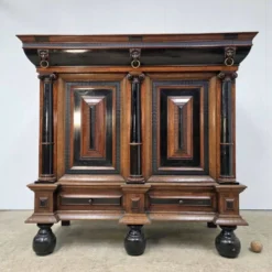 Belle armoire hollandaise du 17ème siècle en marqueterie de palissandre et ébène