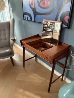 Belle coiffeuse ou bureau danois en teck
