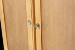 Belle petite armoire de couvent, style scandinave (années 50).