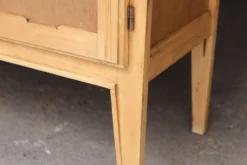 Belle petite armoire de couvent, style scandinave (années 50).