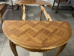 Belle table, ronde, extensible, style, Louis XV. Marqueterie