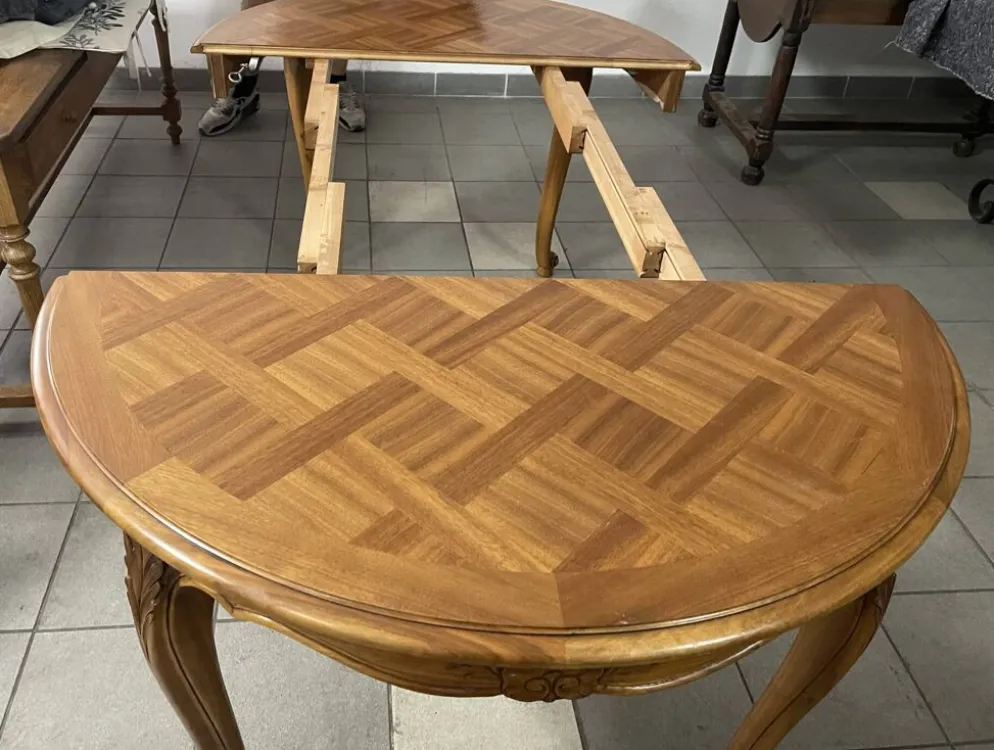 Belle table, ronde, extensible, style, Louis XV. Marqueterie