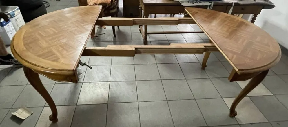 Belle table, ronde, extensible, style, Louis XV. Marqueterie