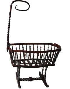 Berceau ancien en bois exotique teinté acajou