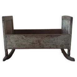 Berceau ancien et antique.