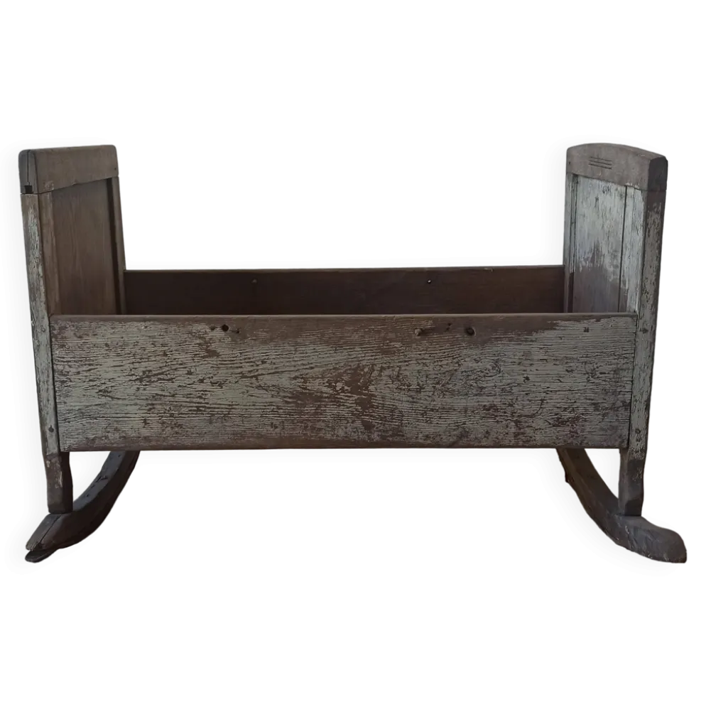 Berceau ancien et antique.