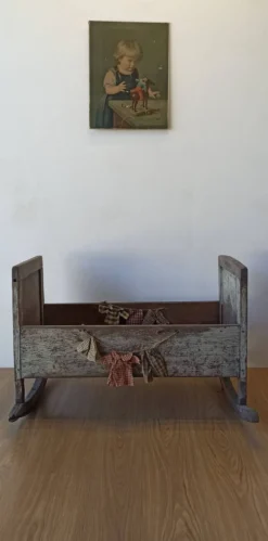 Berceau ancien et antique.