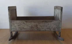Berceau ancien et antique.