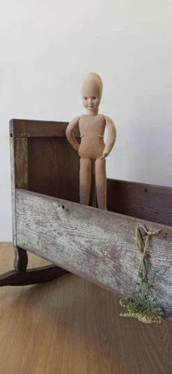 Berceau ancien et antique.