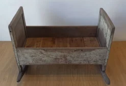 Berceau ancien et antique.